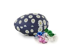 Produktbild Metallägg med chokladkulor, Royal Daisy