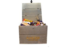 Produktbild Trälåda med påskgodis i drivved– Mellan, 1500 g